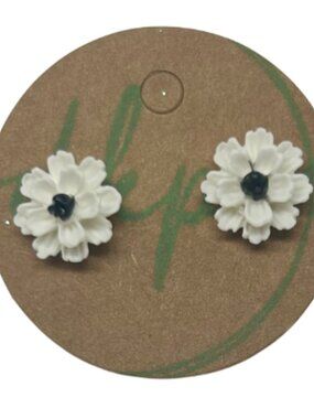 White Flower resin Earrings